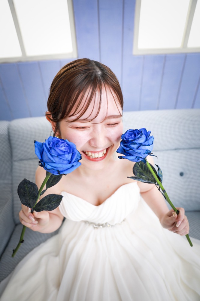 ウェディングドレス姿の花嫁のスタジオ撮影カット